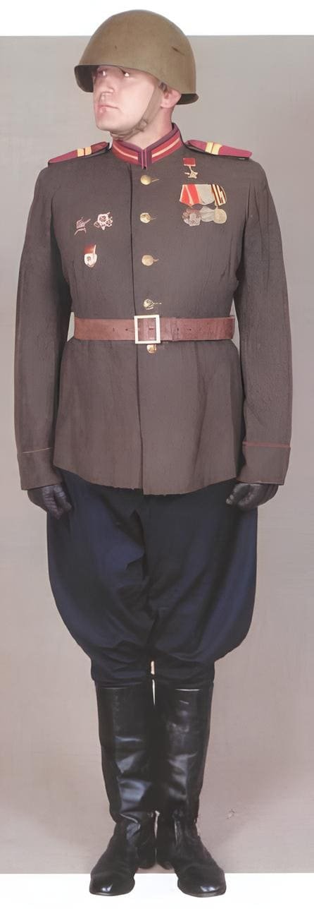 Soviet Guards junior sergeant of infantry in field uniform, 1945
