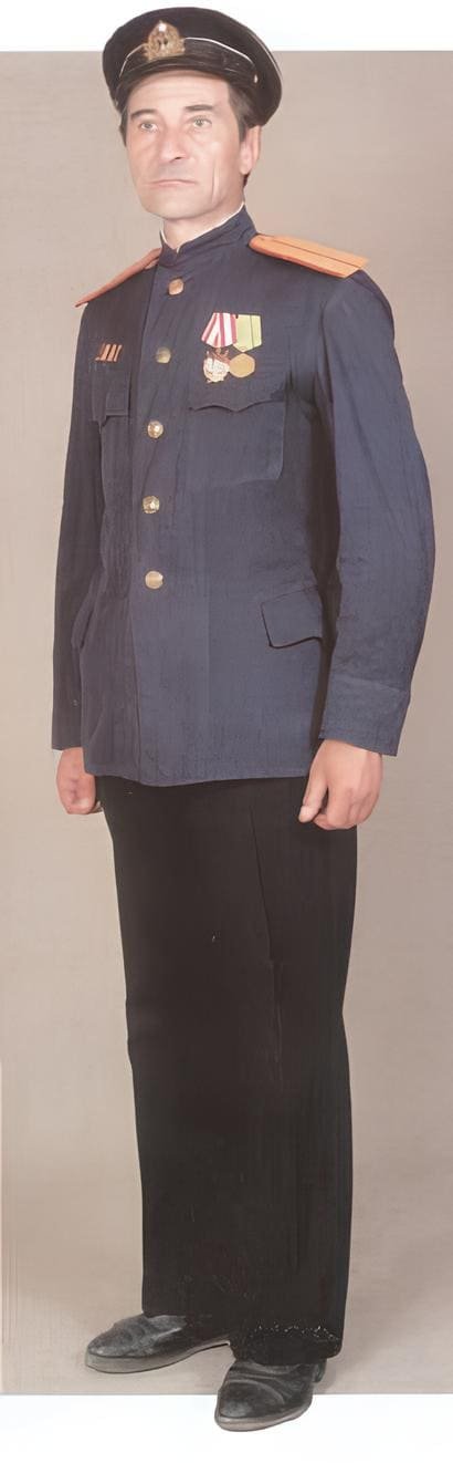 Guards lieutenant of the Soviet Navy in service uniform, 1944–1945