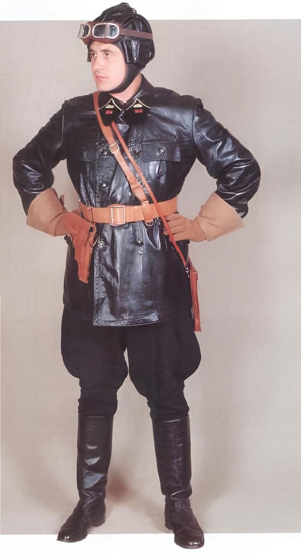 Red Army lieutenant in field uniform of armored troops, 1938–1941