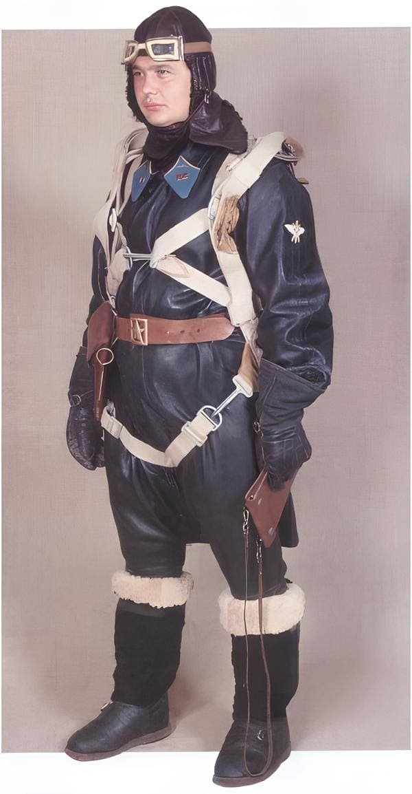 Soviet Air Force lieutenant in flight uniform, 1936–1943