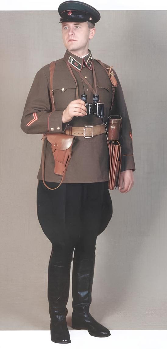 NKVD Border Troops lieutenant wearing field uniform, USSR, 1940–1943