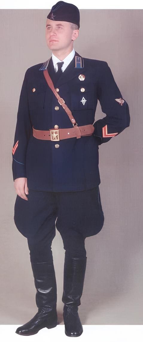 Red Army Air Force captain wearing daily uniform, 1940–1941