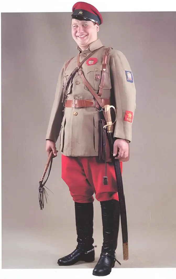 Red Army cavalry division commander in Civil War uniform, 1920–1922