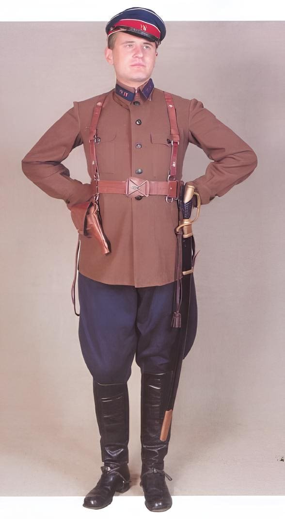 Soviet Army uniforms: Red Army cavalry RKKA officer uniform, late 1920s early Soviet uniform