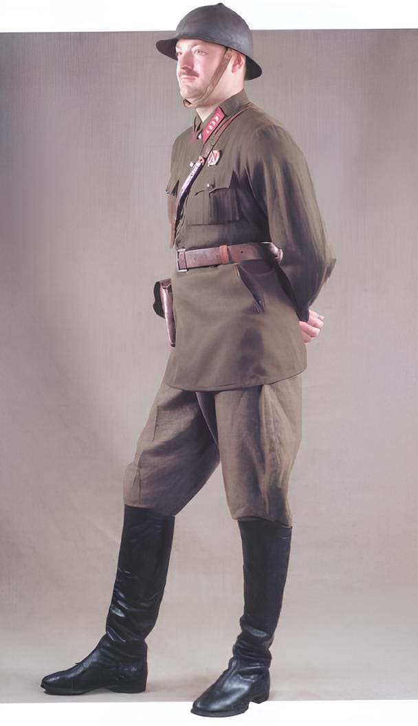 Soviet Army uniforms: RKKA infantry officer wearing field uniform, mid-1920s early Soviet uniform for reenacting