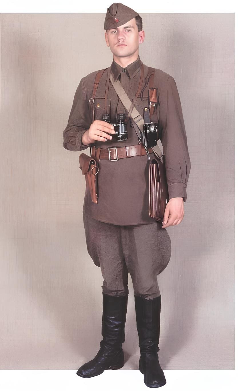 Junior lieutenant of the Red Army in field uniform, ground forces, 1941–1943