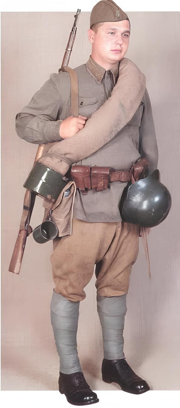 Red Army soldier of the ground forces wearing field uniform, 1941–1943