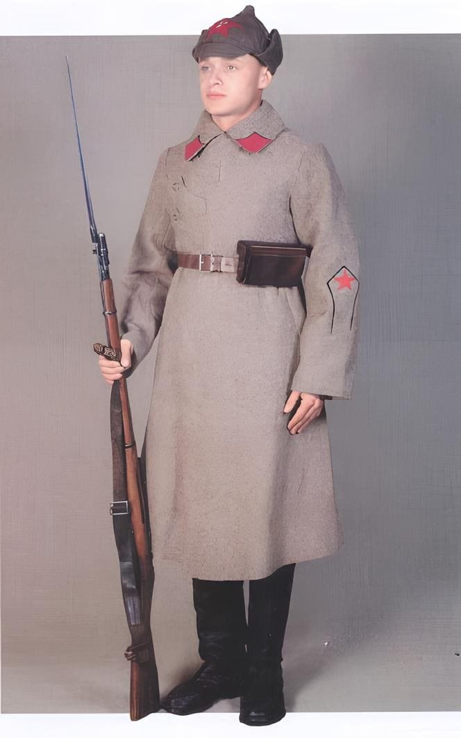 Soviet Army uniforms: Red Army soldier wearing winter RKKA infantry uniform, early 1920s Soviet uniform after the Russian Civil War