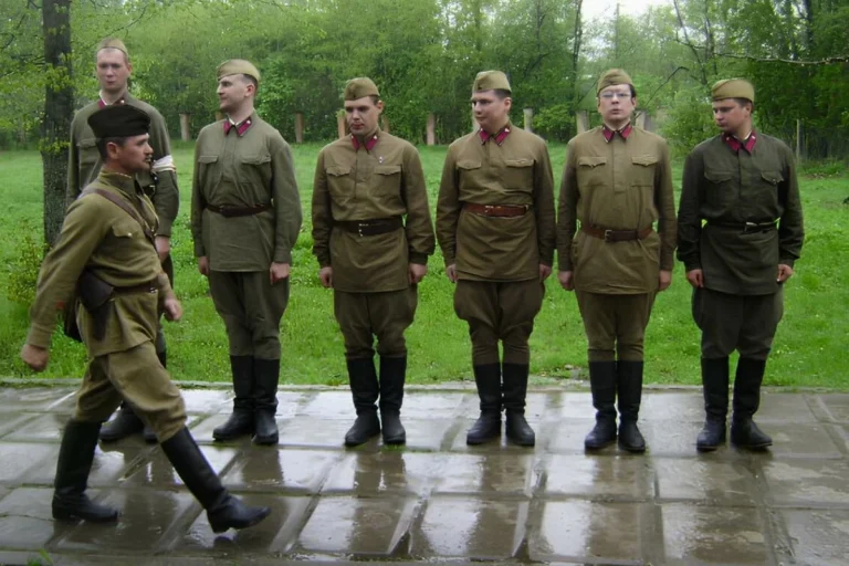 soviet army soldiers in 1968 uniform standing outdoors