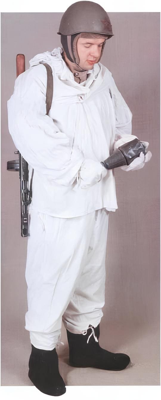 Soviet automatic rifleman in winter camouflage uniform 1943–1945
