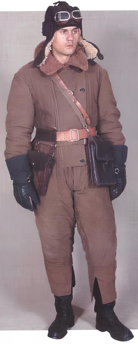 Soviet tank commander wearing winter uniform during World War II, 1942–1944