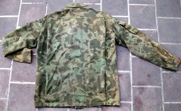 Rear suspender slot on Soviet Butan camouflage jacket