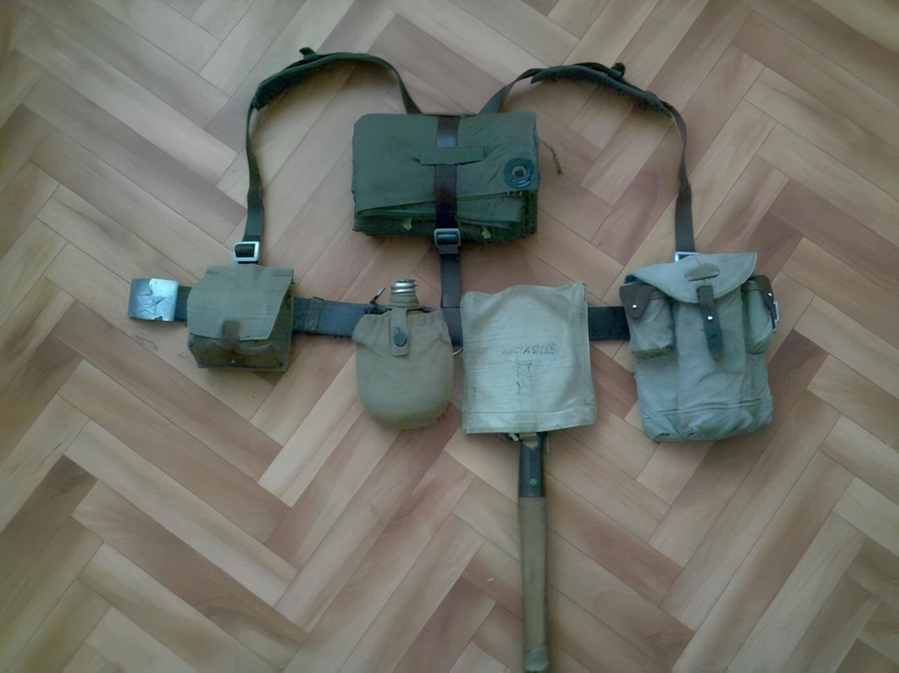 Soviet Army field gear load-bearing system (1968–1991) with waist belt, Y-shaped straps, AK magazine pouch, grenade pouch, flask and entrenching tool