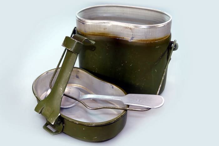 Soviet Red Army aluminum mess tin model 1936 with lid and folding handle, World War II
