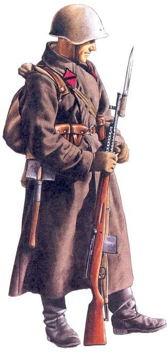 Soviet Red Army yefreitor rifle division uniform 1941 with steel helmet and Tokarev rifle
