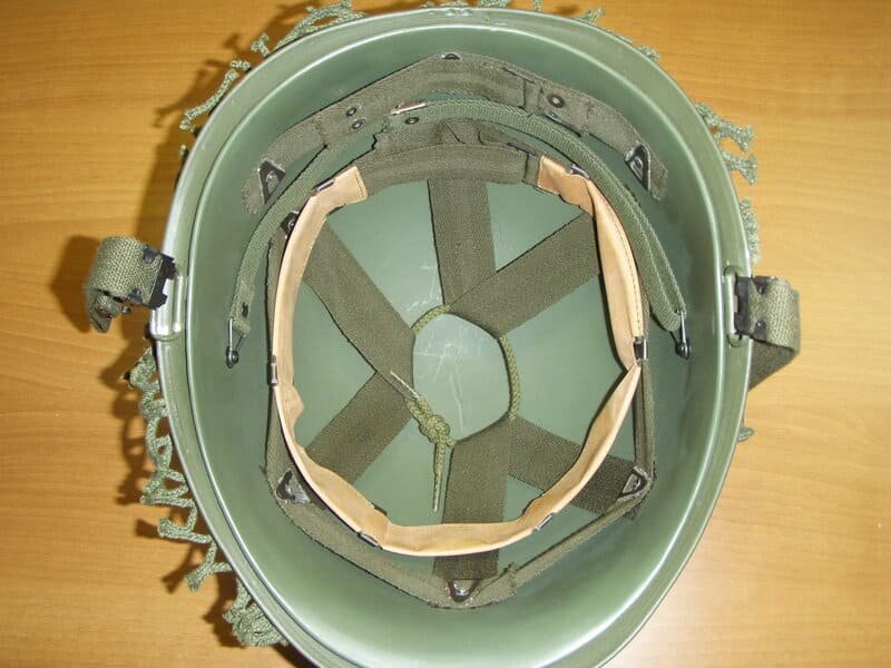 Interior suspension system of the US M1 helmet, shown for comparison with Soviet helmets