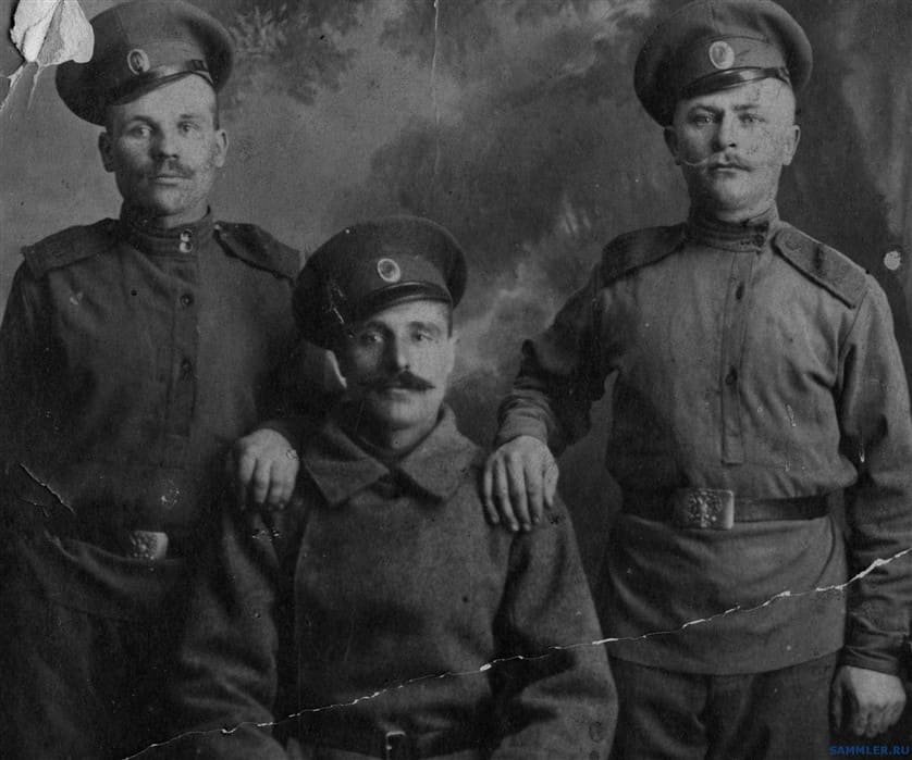 Imperial Russian Army soldiers of the 193rd Reserve Battalion wearing Tsarist epaulettes and pre-revolutionary military uniforms, 1915