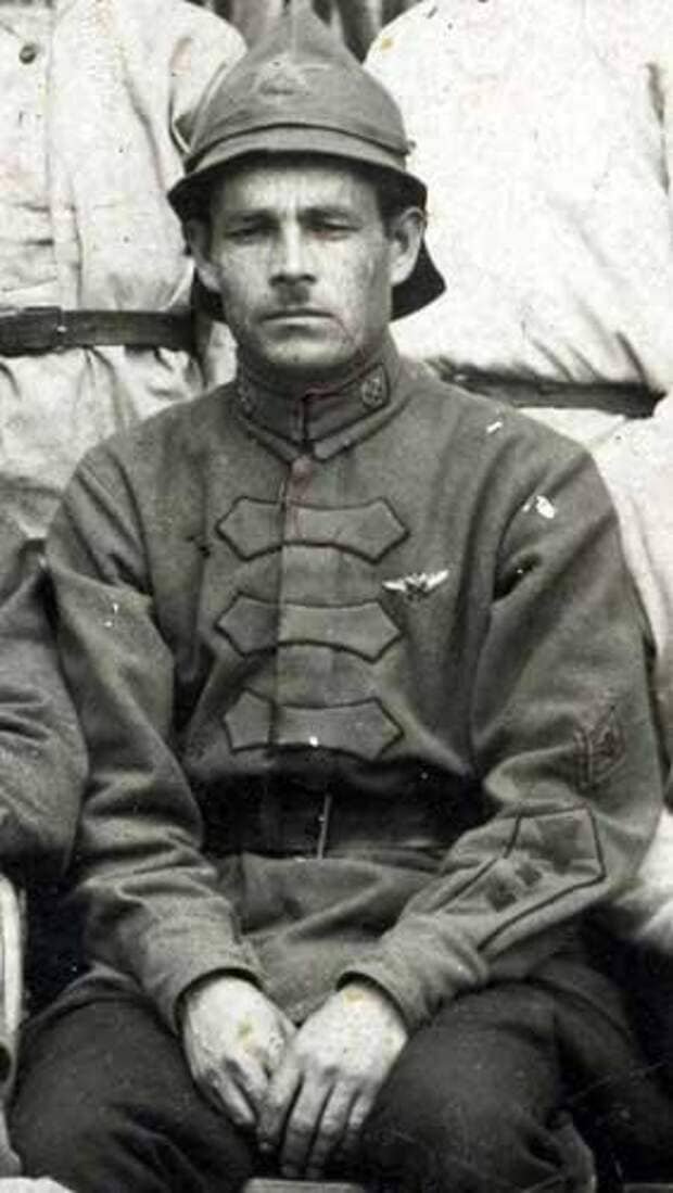 RKKA uniform of the 1920s showing early Soviet military uniform design with collar tabs, fastening flaps, sleeve patches, and a summer helmet, reflecting Red Army uniform history