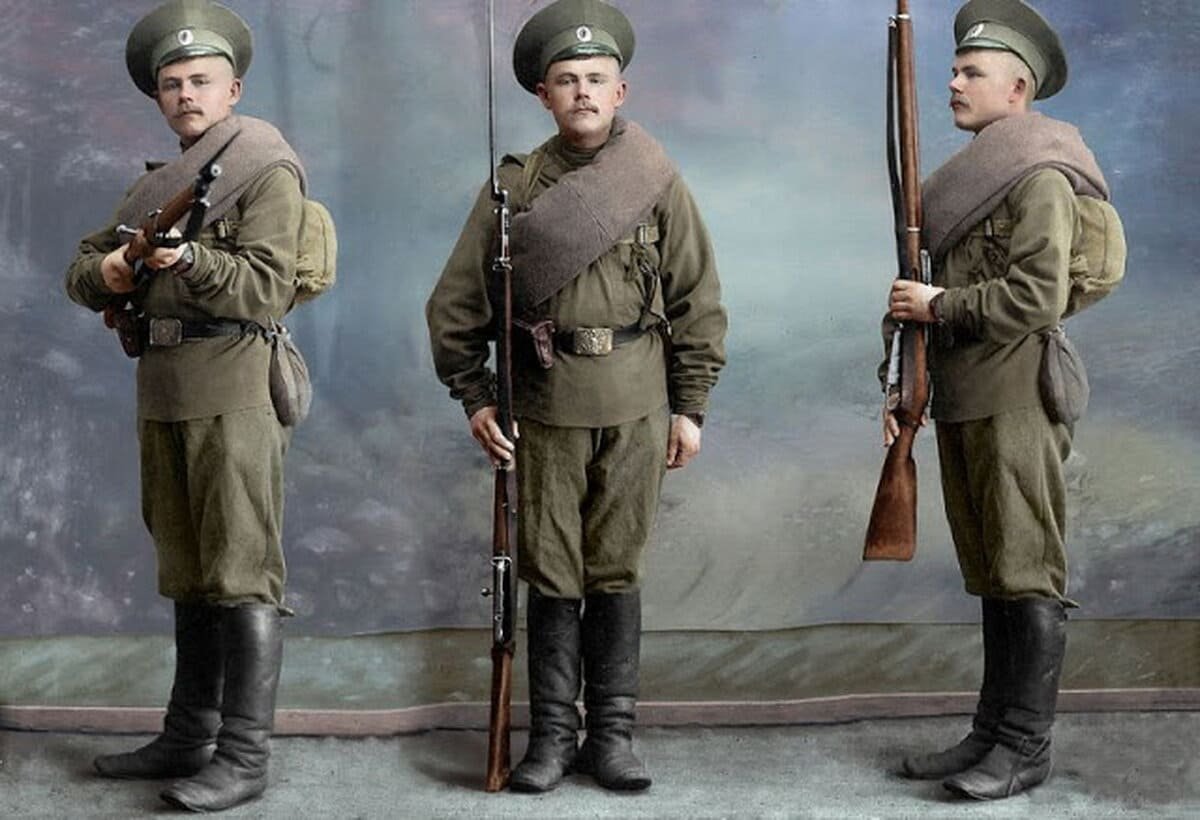 Russian Army soldier wearing 1914 pattern uniform with Mosin rifle, Imperial Russia