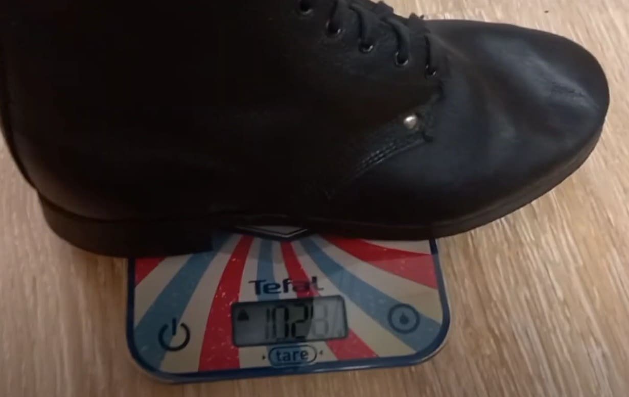 Soviet Afghan war combat boots M88 weight on scale