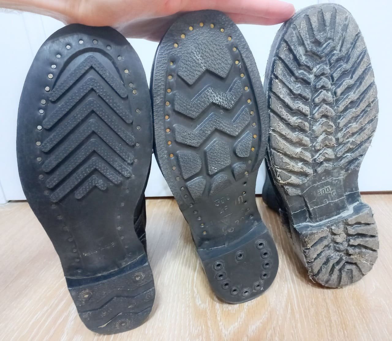 Comparison of combat boot soles Stalinka Tractor and polyurethane sole
