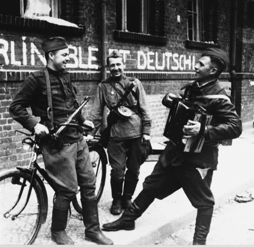 Soviet enlisted soldiers in 1945 wearing Obr43 tunics with chest pockets during the final weeks of World War II