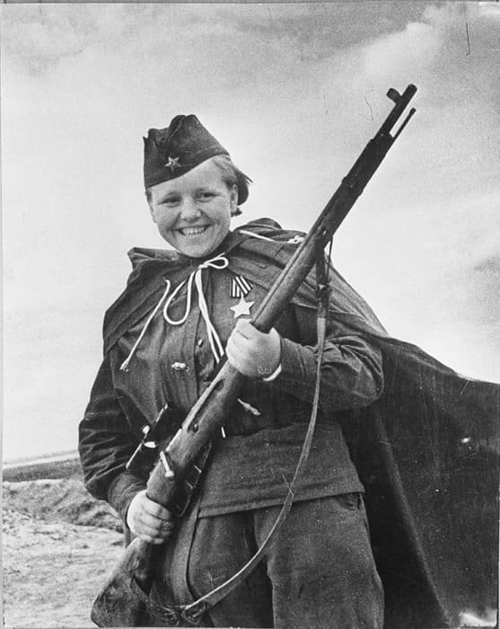 Soviet soldier uniform WW2: woman in Red Army field uniform holding a rifle
