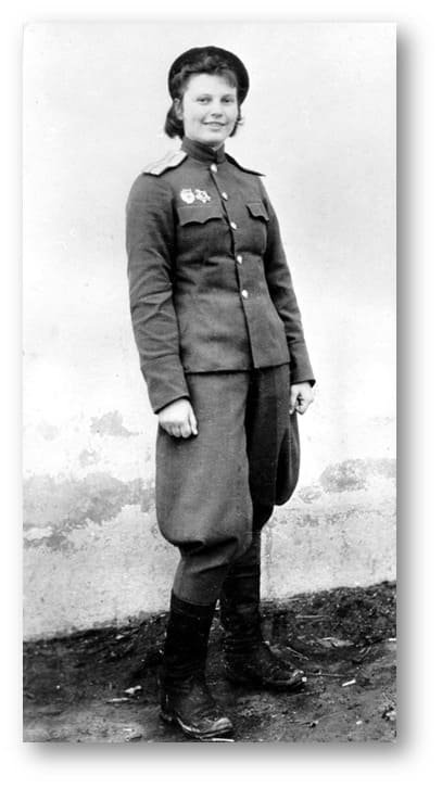 Soviet soldier uniform WW2: women partisans in uniform in liberated Minsk, 1944