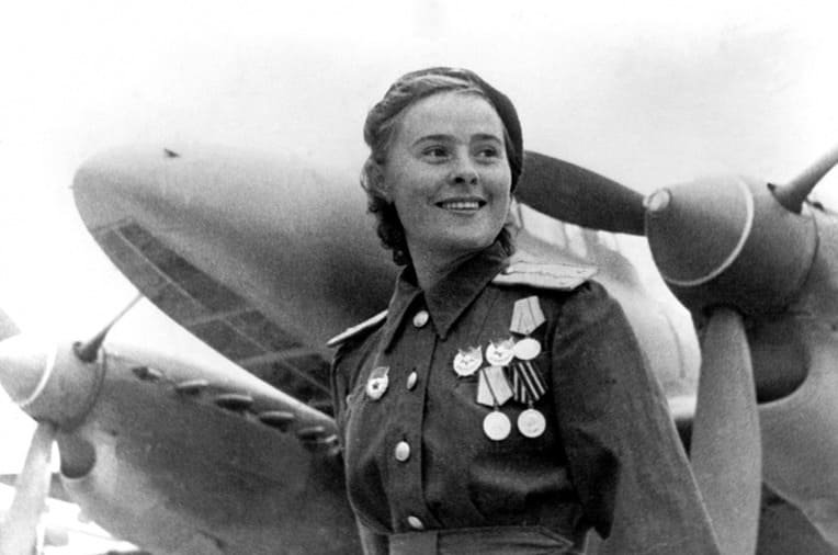 Soviet officer uniform WW2 photo: Colonel Valentina Grizodubova in Red Army uniform