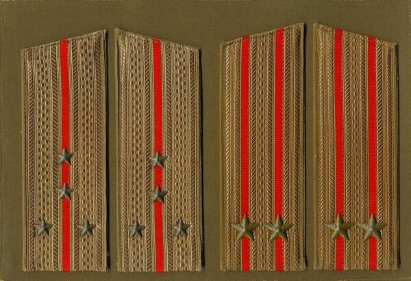 Soviet Army field uniform sewn shoulder boards captain and lieutenant colonel USSR 1988 regulation