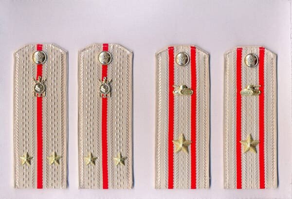 Soviet Army removable shoulder boards parade white shirt lieutenant military construction units and major tank troops USSR 1988