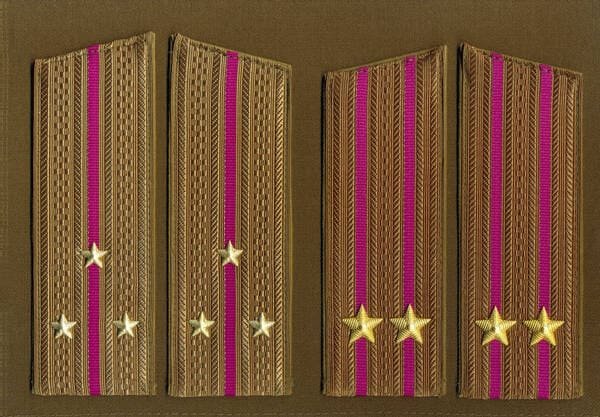 Soviet Army sewn shoulder boards senior lieutenant and lieutenant colonel with crimson stripes USSR 1969 regulation