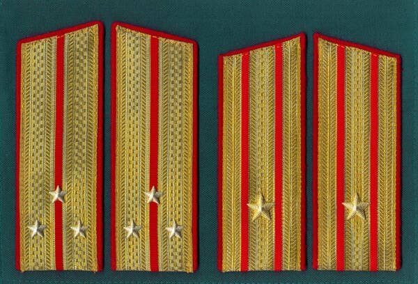 Soviet Army parade tunic sewn shoulder boards senior lieutenant and major USSR 1988 regulation
