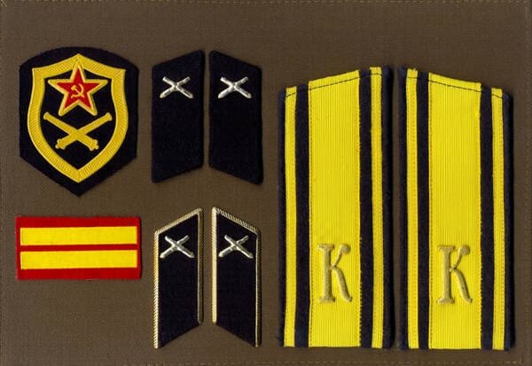 Soviet artillery cadet insignia with sleeve patch, artillery collar tabs and cadet starshina shoulder boards with metal letter K model 1973