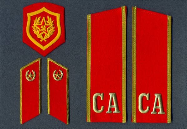 Soviet Honor Guard Ground Forces sleeve patch, collar tabs with general army emblem and red shoulder boards with CA letters model 1971