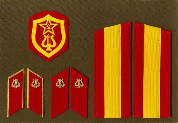 Soviet military band sleeve patch, collar tabs with musician emblem and starshina shoulder boards of USSR Army uniform 1969