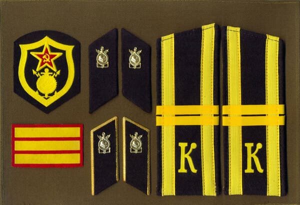 Soviet military construction troops cadet insignia with sleeve patch, collar tabs with construction emblem and cadet junior sergeant shoulder boards model 1973
