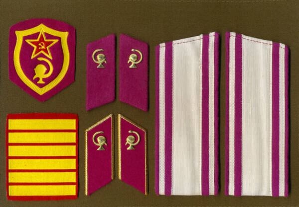 Soviet military medical academy cadet starshina insignia with medical service collar tabs sleeve patch and shoulder boards model 1969