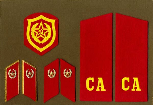 Soviet Motor Rifle troops sleeve patch, collar tabs with branch emblems and private shoulder boards of the USSR Army uniform 1969-1988