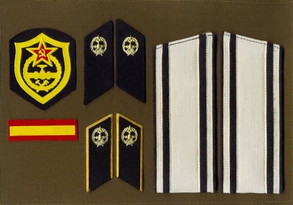 Soviet pipeline troops cadet insignia with sleeve patch, pipeline collar tabs and cadet starshina shoulder boards model 1969