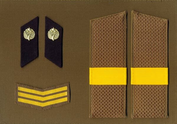 Soviet Army road troops everyday collar tabs long service sleeve patch three years and sewn shoulder boards of senior sergeant USSR 1988