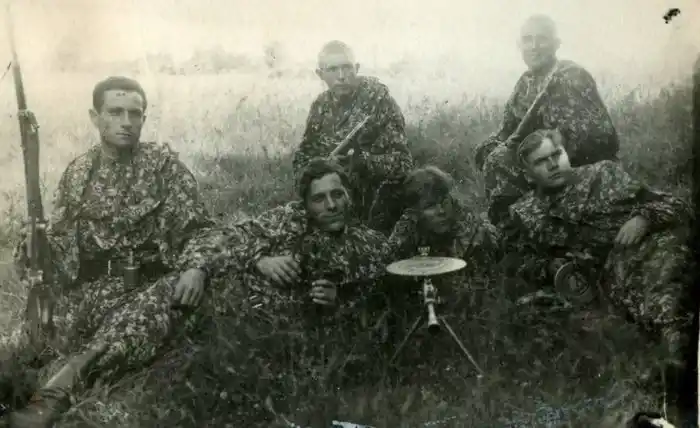 Soviet SMERSH special group wearing palm camouflage pattern WW2