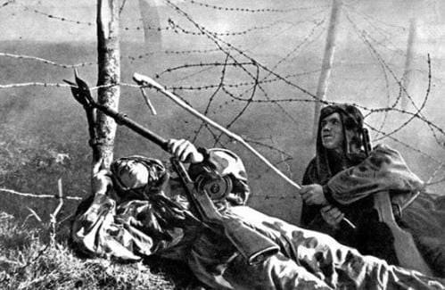 Soviet soldier in amoeba camouflage taking combat position WW2