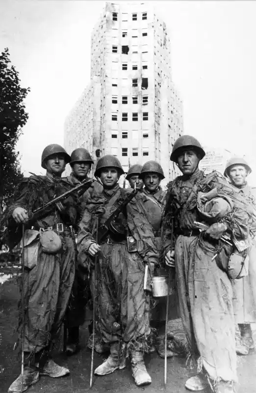 Soviet soldiers in camouflage suits Red Army WW2 urban combat