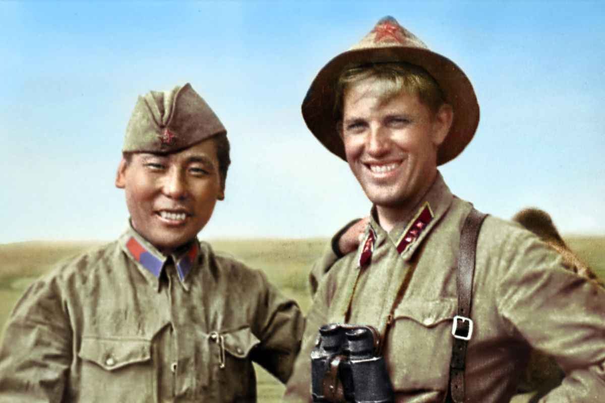 Colorized photo of Soviet Red Army soldier wearing pre-war panamanka hat during the Battle of Khalkhin Gol in 1939