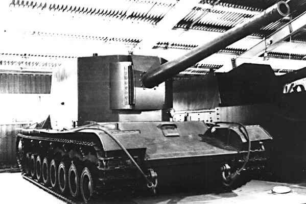 Soviet SU-100Y heavy self-propelled artillery gun with 130 mm B-13 gun