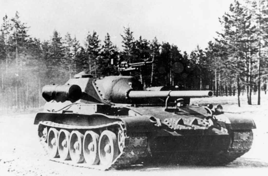 Soviet SU-101 Uralmash-1 self-propelled artillery gun
