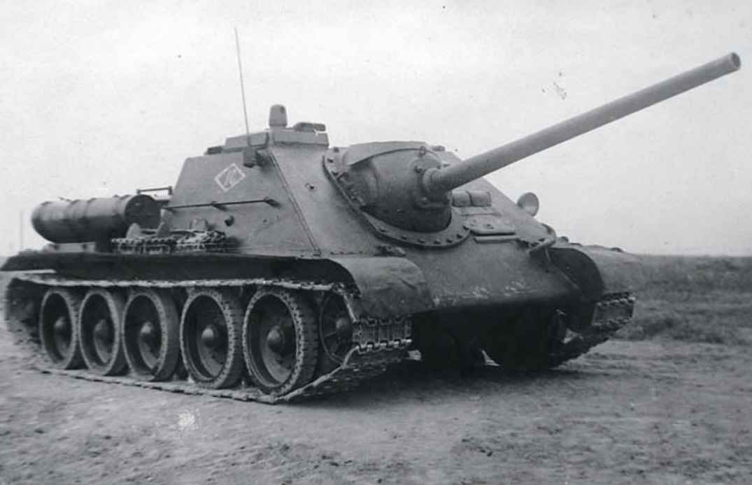 Soviet SU-85 self-propelled artillery gun armed with 85 mm D-5S-85 cannon