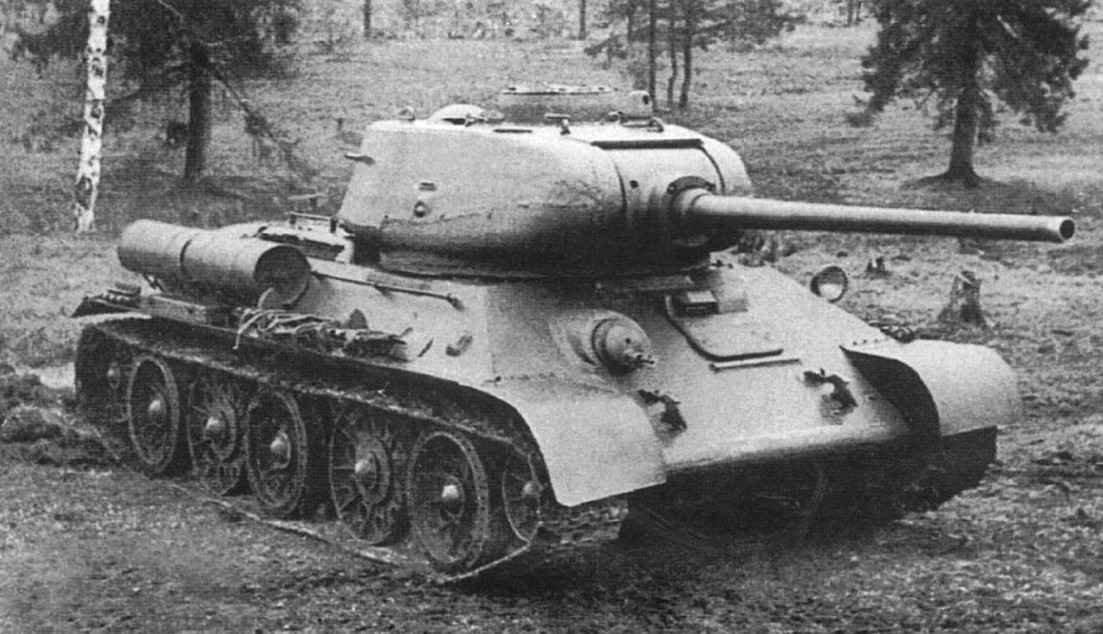 T-34/85 Model 1944 Soviet medium tank with 85 mm S-53 gun