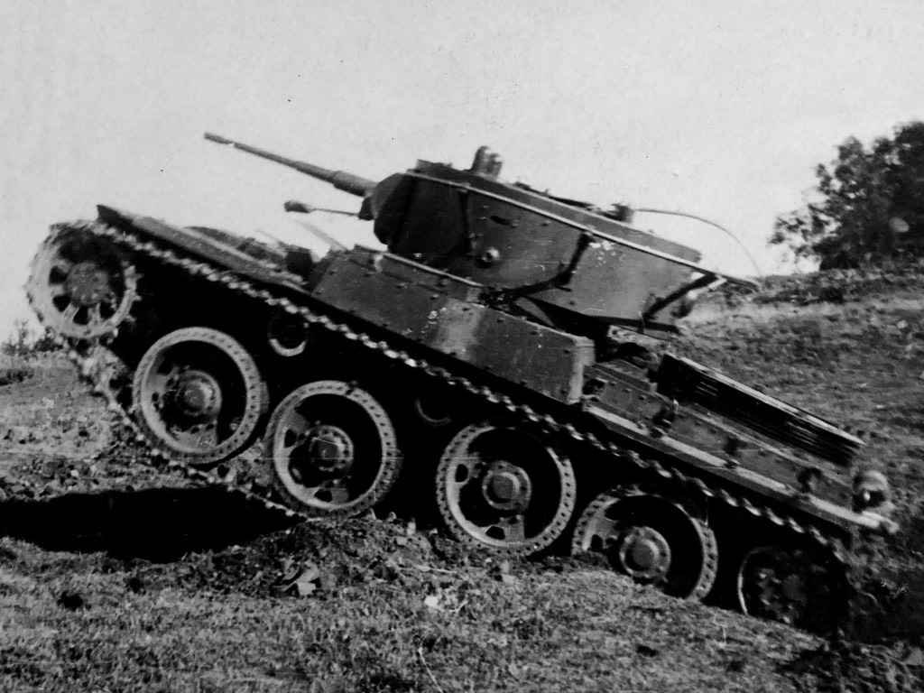 Soviet T-46-1 experimental wheeled-tracked tank
